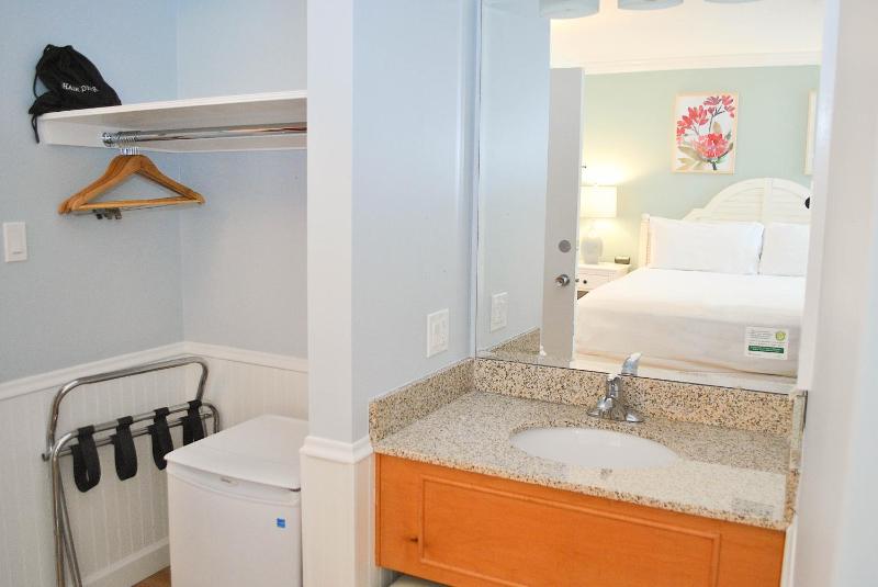 Standard Queen Room image 4