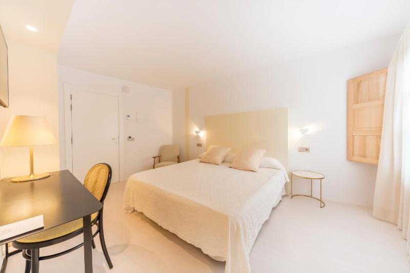 Superior Double or Twin Room with Terrace image 2