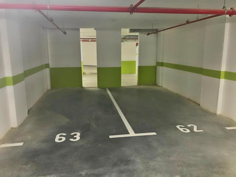 Kraljev Park sa parking mestom - image 13