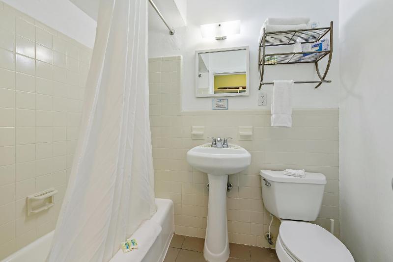 Hollywood Beachside Boutique Suites - image 32