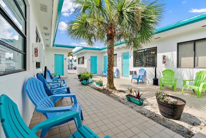 Hollywood Beachside Boutique Suites - image 4