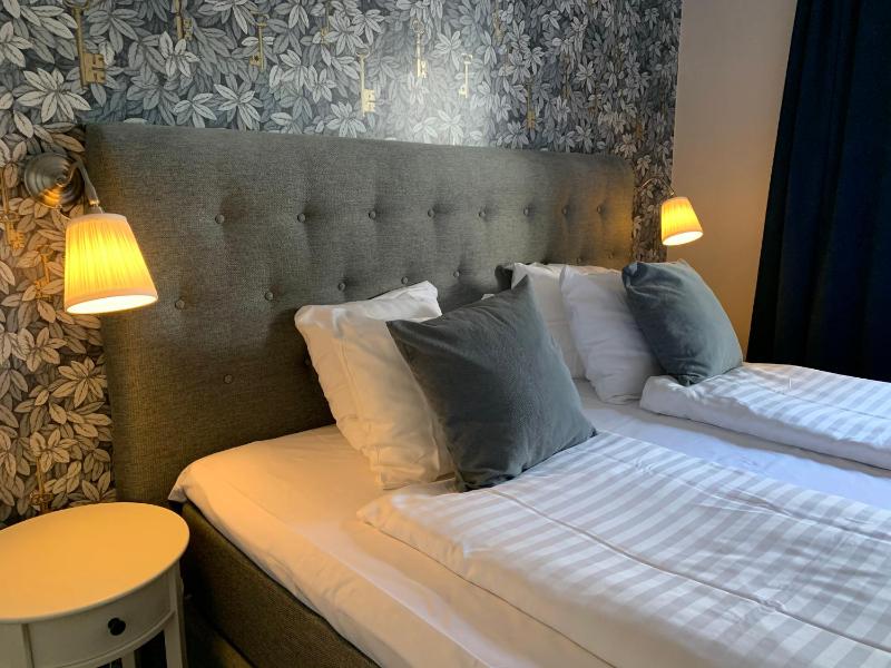 Standard Double Room image 3