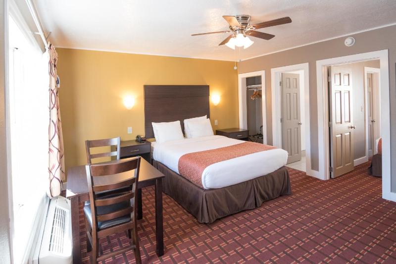 Capitol Hill Motel - image 12