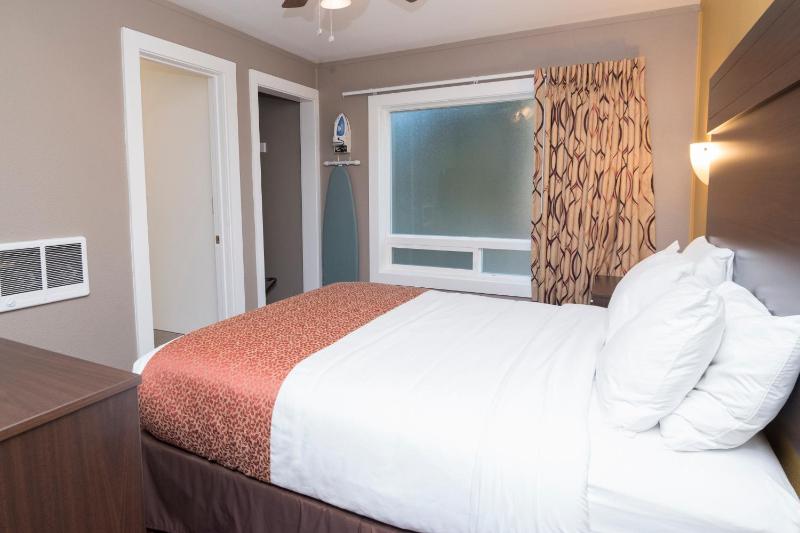 Capitol Hill Motel - image 22