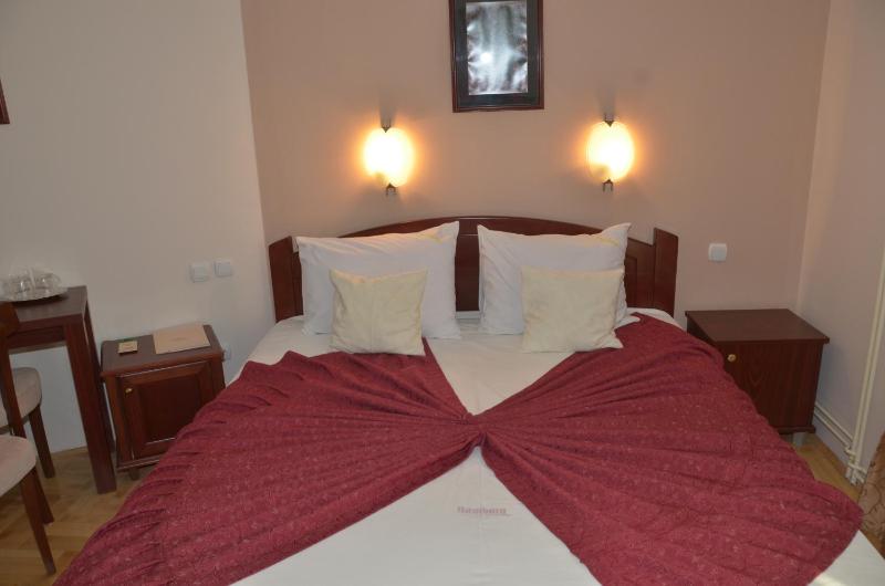 Superior Double Room with Balcony image 4