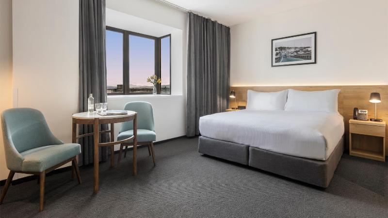 Oaks Wellington Hotel - image 31
