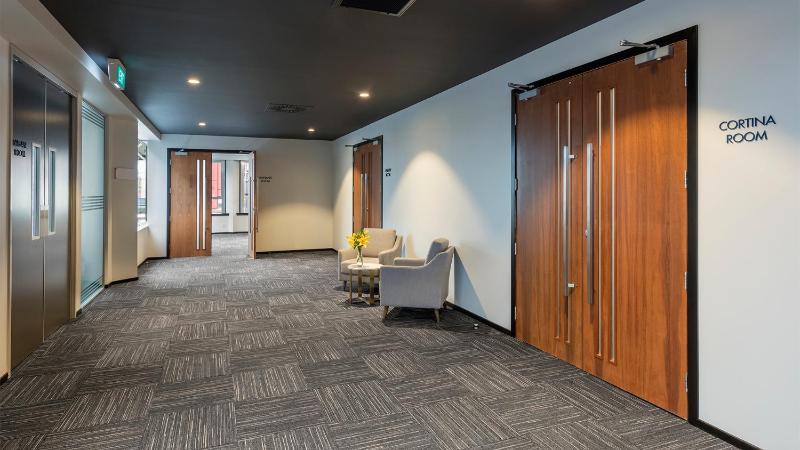 Oaks Wellington Hotel - image 19