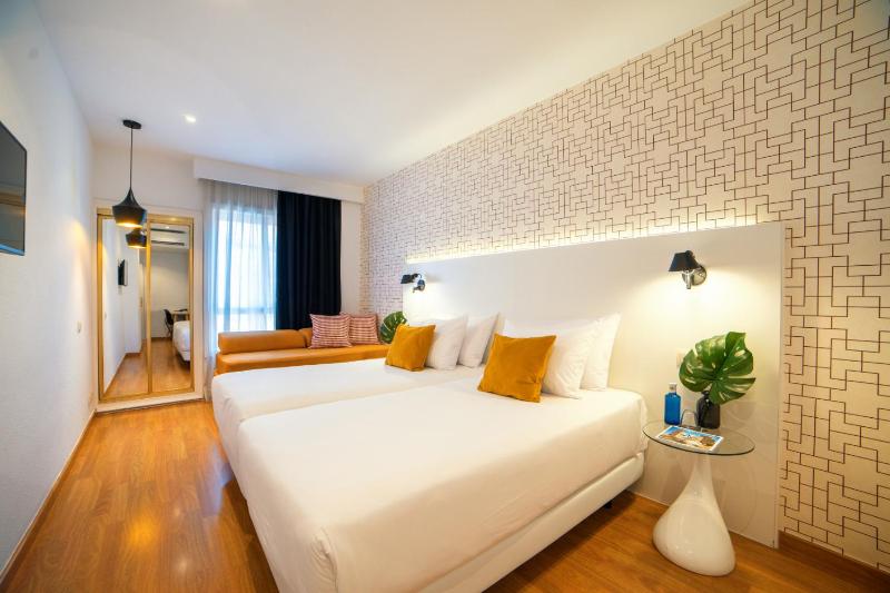 Superior Double Room image 3