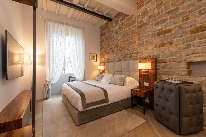 Leonardo - Deluxe King Suite with Duomo View image 1