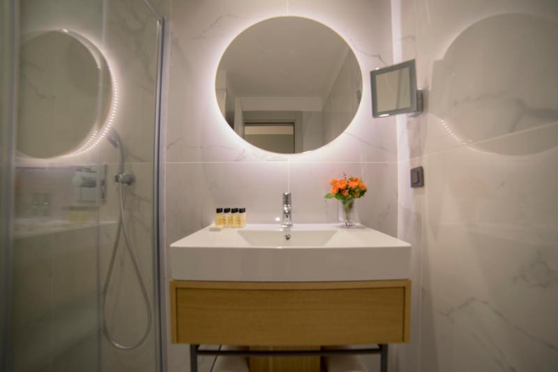 Standard Double or Twin Room image 2