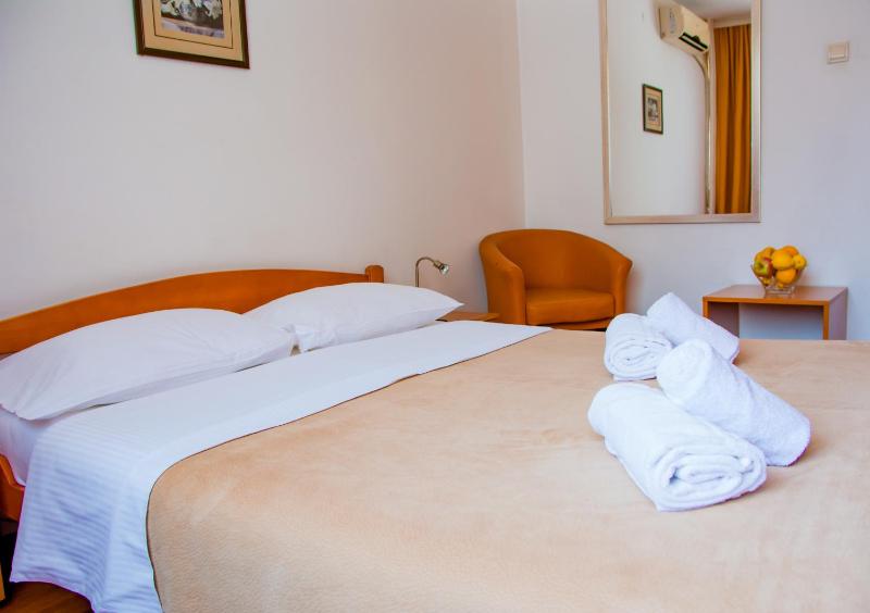 Double Room image 2