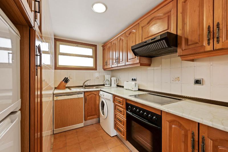 Classic One-Bedroom Apartment with Terrace image 3