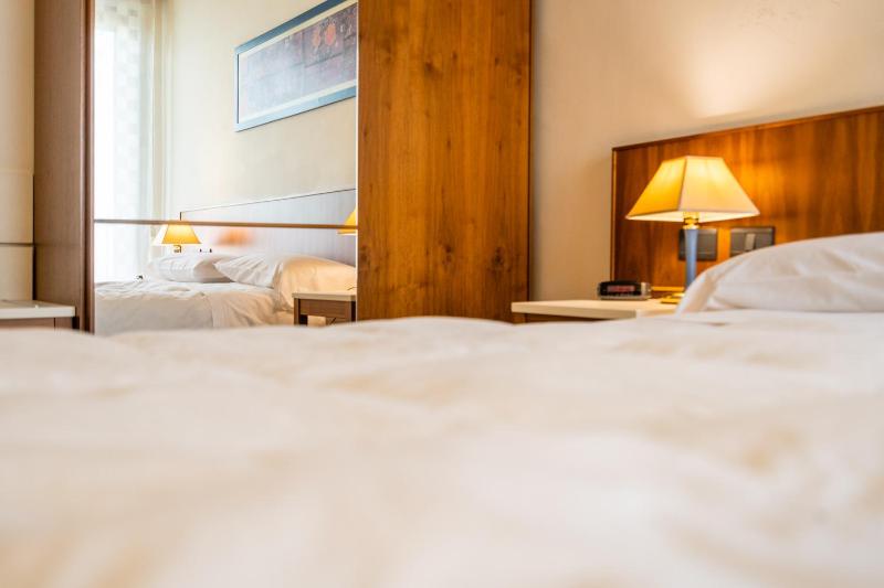 Twin Room image 1