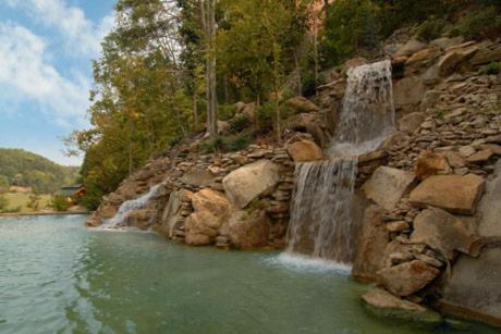 Bear Creek Falls Retreat-Miniature Golf Indoor and Outdoor pool Spacious Smoky Mountain Getaway! - image 26