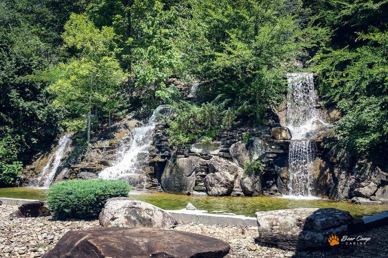 Bear Creek Falls Retreat-Miniature Golf Indoor and Outdoor pool Spacious Smoky Mountain Getaway! - image 42