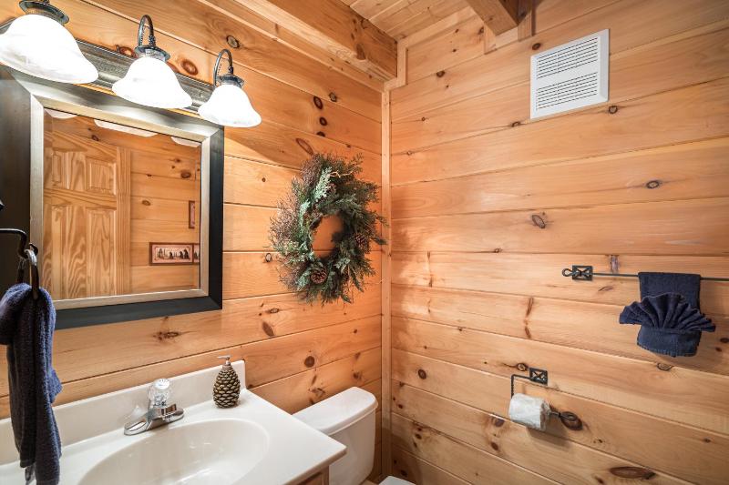 Bear Creek Falls Retreat-Miniature Golf Indoor and Outdoor pool Spacious Smoky Mountain Getaway! - image 25