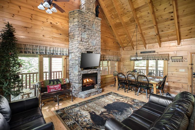 Bear Creek Falls Retreat-Miniature Golf Indoor and Outdoor pool Spacious Smoky Mountain Getaway! - image 9