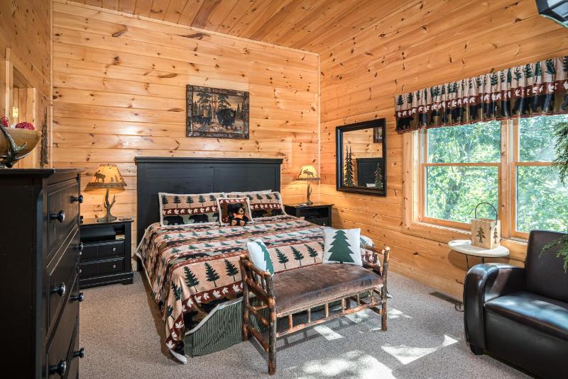 Bear Creek Falls Retreat-Miniature Golf Indoor and Outdoor pool Spacious Smoky Mountain Getaway! - image 22