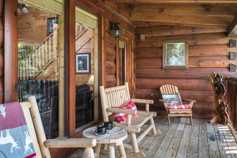 Bear Creek Falls Retreat-Miniature Golf Indoor and Outdoor pool Spacious Smoky Mountain Getaway! - image 17