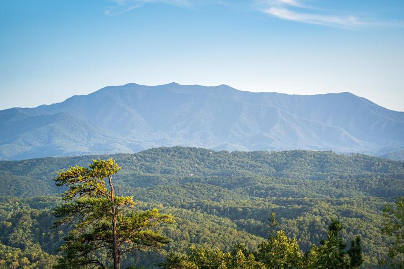 Smoky Mountain Serenity Amazing Mountain Views 560 FREE tickets each paid day! - image 9