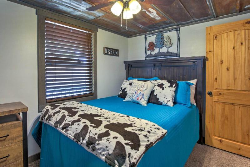 Smoky Mountain Loft Amazing Views Hot Tub 560 FREE tickets each paid day!!! - image 28