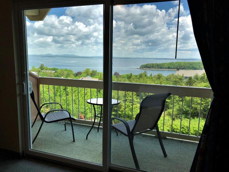 Standard Queen Room with Ocean View and Balcony, 2 Queen Beds (2nd Floor NON-PET) image 2