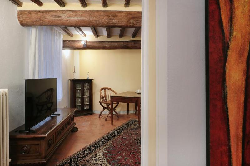 One-Bedroom Apartment image 4