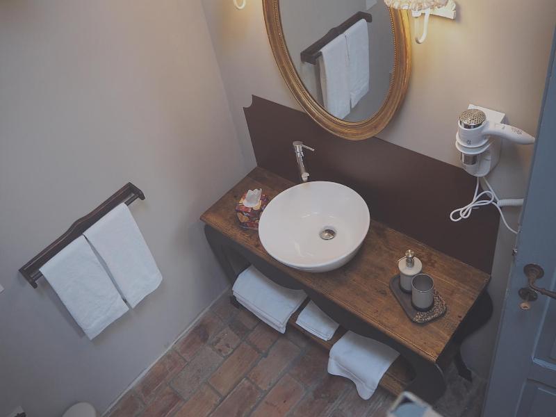 Triple Room with Private Bathroom image 4
