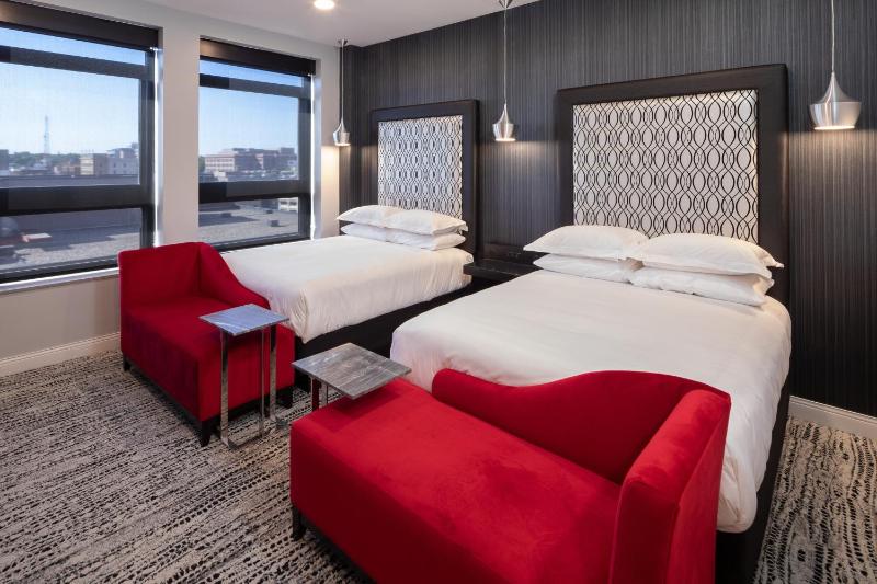 Standard Queen Room with Two Queen Beds image 2