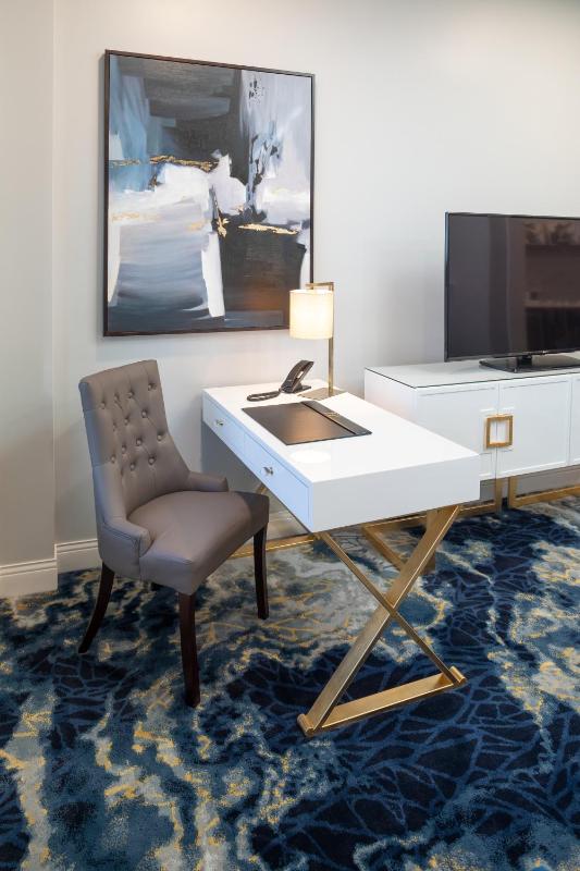 Standard King Room image 4