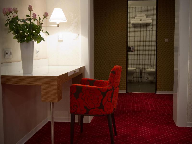 Double or Twin Room image 2