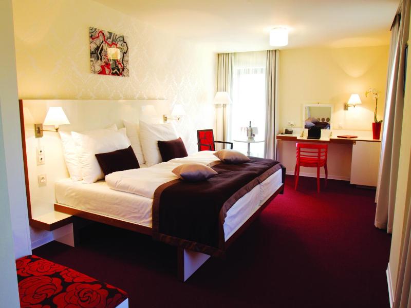 Twin Room image 2