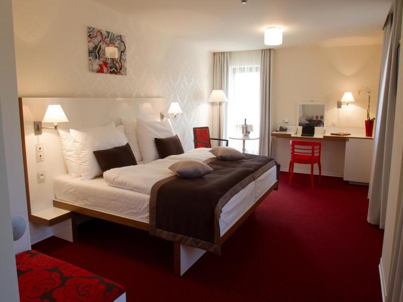 Double or Twin Room image 4
