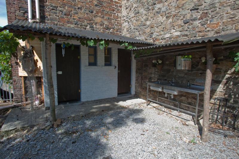 Basic Triple Room - Attic image 3