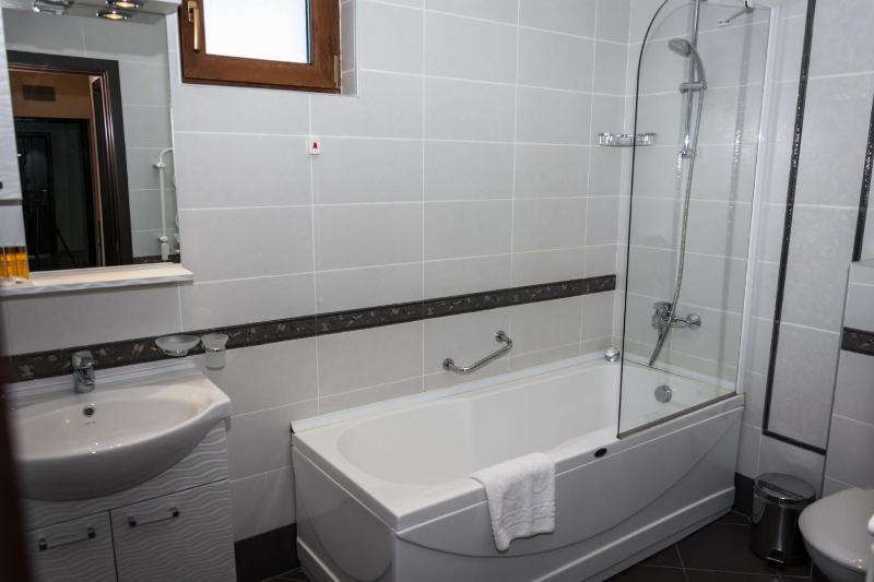 Two-Bedroom Suite with Balcony and Sea View image 3