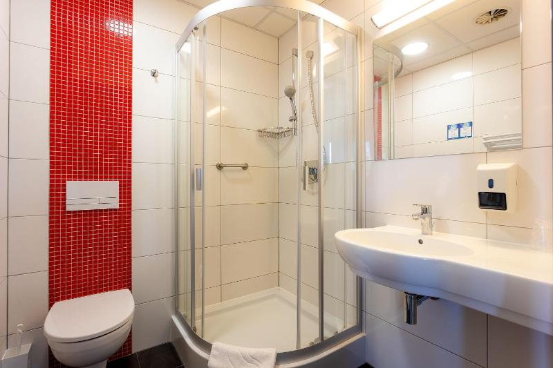 Basic Triple Room image 1