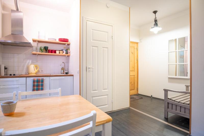 Dream Stay - Bright 2-Bedroom 2-Floor Old Town Apartment - image 11
