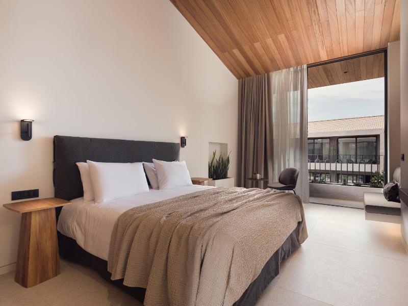 Upper Floor Suite  image 1