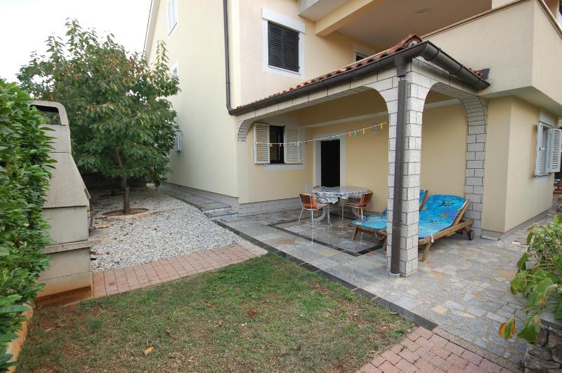 One-Bedroom Apartment image 1