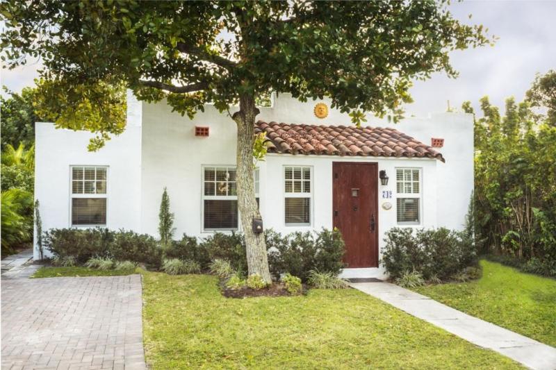 Three-Bedroom House image 4