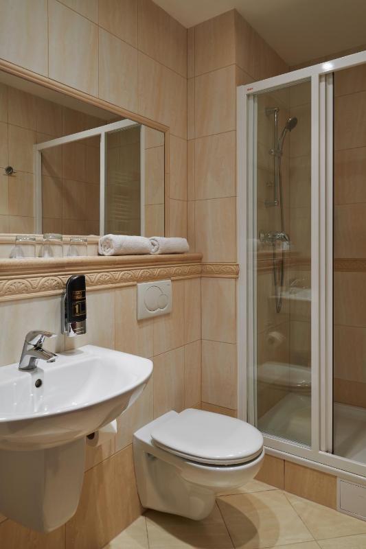 Superior Triple Room with Balcony image 2