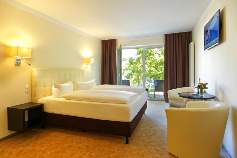Deluxe Double Room with Balcony image 3