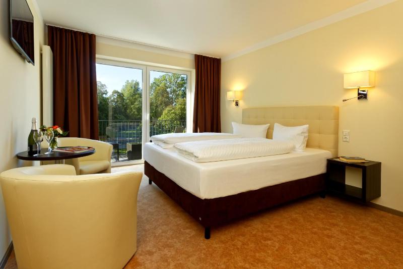 Deluxe Double Room with Balcony image 2