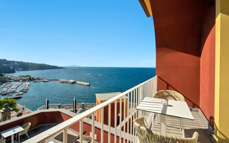 Junior Suite with Balcony Sea View image 3