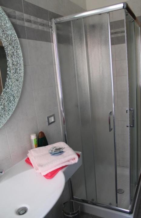 Double Room with Shared Bathroom image 4