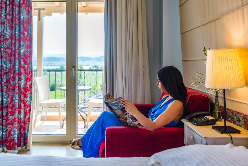 Double or Twin Room with Lake View image 3