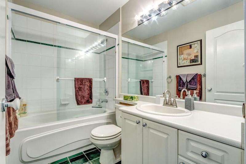 Town Plaza Suites by Golden Dreams - image 20