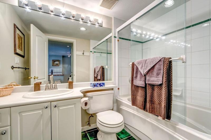 Town Plaza Suites by Golden Dreams - image 38