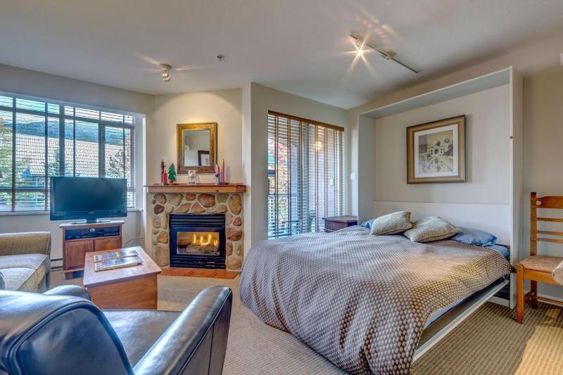 Town Plaza Suites by Golden Dreams - image 40