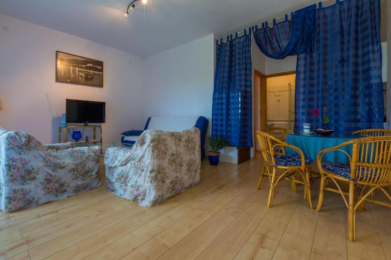 One-Bedroom Apartment image 1